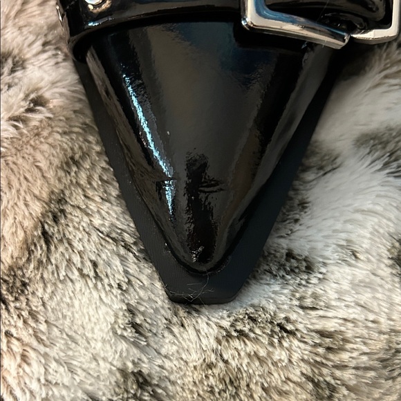 Stylish Black Women's Shoes with Buckle Detail - Picture 6 of 6